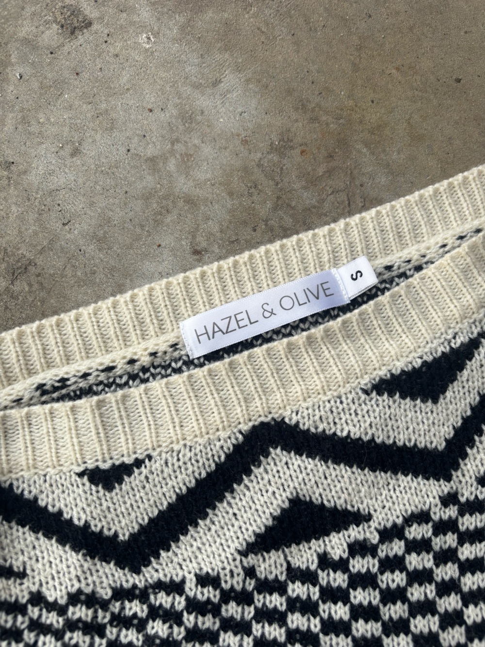 Cream and Black Fringe Knit Sweater - Picture 4 of 4